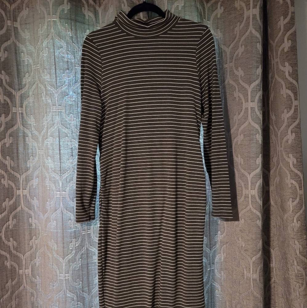 A Pea in the Pod Maternity Midi Dress